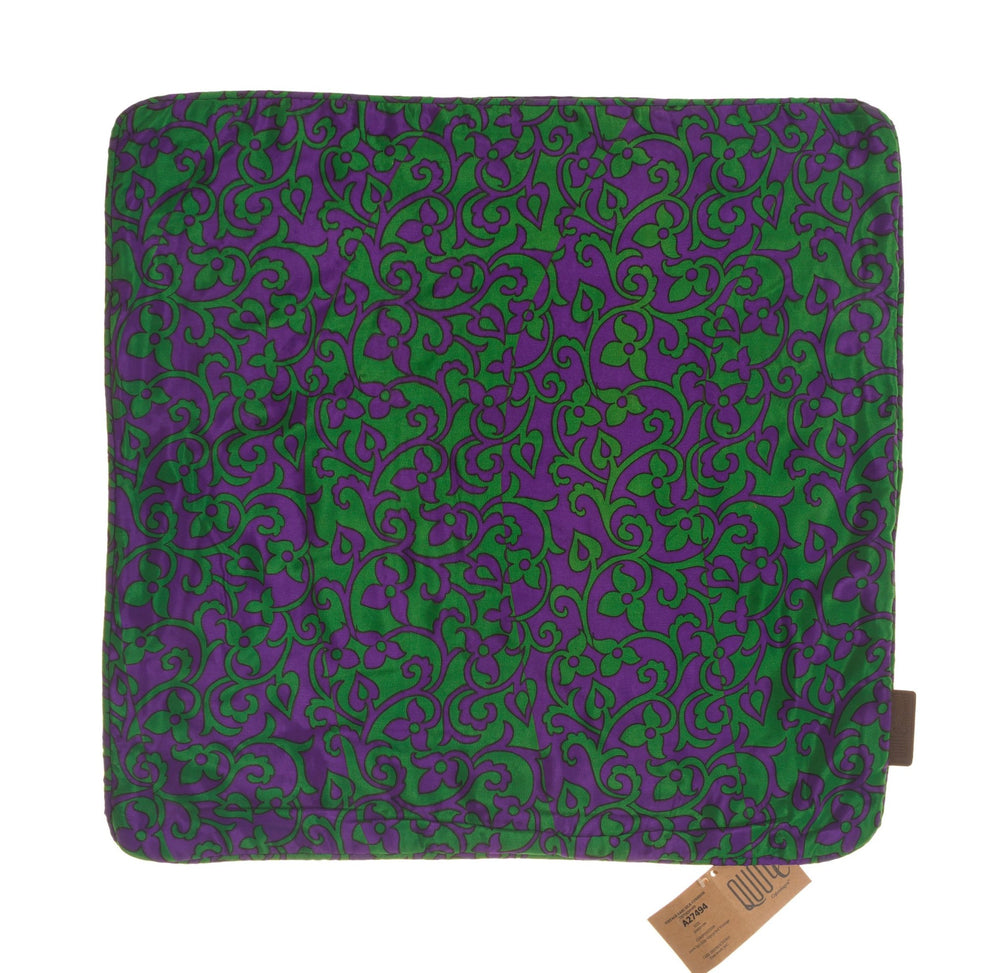 Seidenkissenbezug in Burgunderrot, 50 x 50 cm, mit dezentem orientalischem Muster und feiner Struktur als einzigartiger ethnischer Boho-Vintage-Sari-Kissenbezug