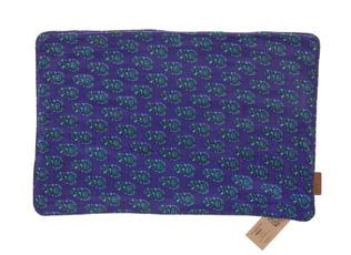 Einzigartiger Seidenkissenbezug (60 x 40 cm) in Lila und Türkis mit farbenfrohem, orientalischem Sari-Muster im Boho-Stil.