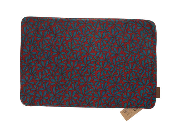 Silke pudebetræk 60x40 cm i mørk petrol med farverigt etnisk mønster af rødbrune blade og slyngplanter boho vintage sari pude