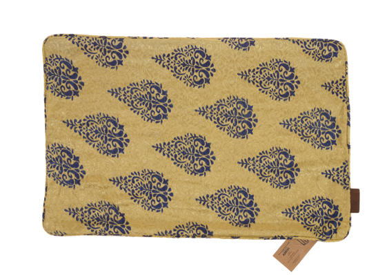 Silke pudebetræk 60x40 cm sari pude i beige med blå suzani-inspireret ornamentmønster og orientalsk boho vintage stil