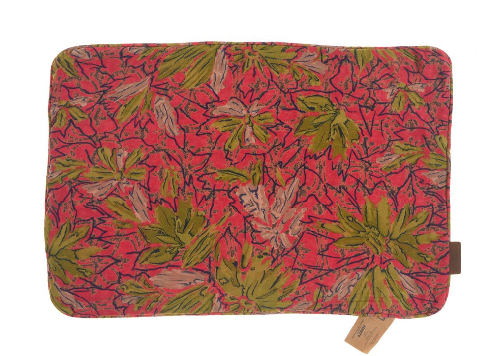 Einzigartiger Seidenkissenbezug (60 x 40 cm) im farbenfrohen Sari- und orientalischen Stil mit rotem Grund, olivgrünen Blättern und schwarzen Linien