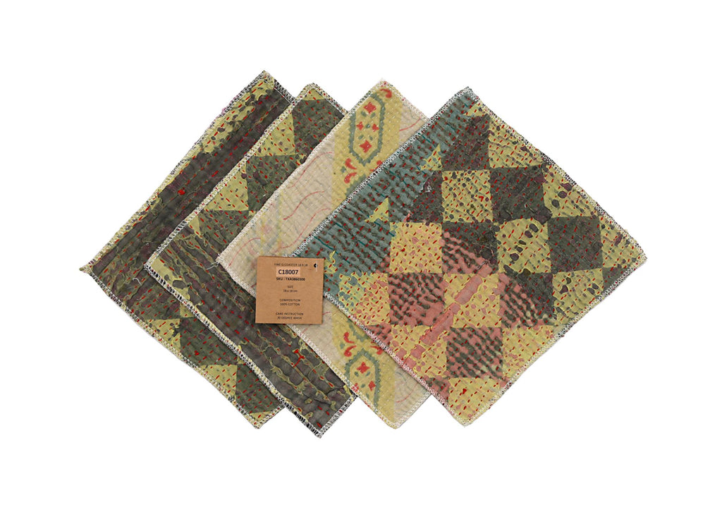 Set mit 4 Untersetzern (18 x 18 cm) im Patchwork-Muster mit mehrfarbigem Design in Grau, Blau, Beige und Rot