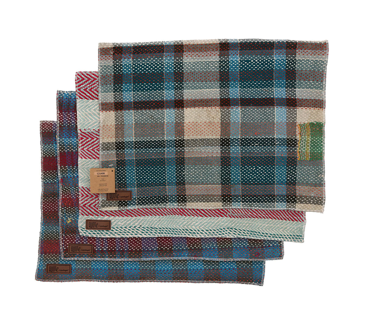 Set mit 4 Platzsets (33 x 44 cm) im Patchwork-Design mit blauen, grauen und roten Farbtönen, Karo- und Punktmustern sowie einer Bordüre mit Kontrastfarben