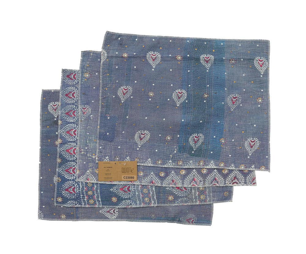 Set mit 4 blauen Platzsets (33 x 44 cm) mit weißem Punktmuster, rotem Zierrand und floralen Verzierungen