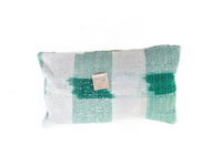 Sari-Kissenbezug 30x50 mit weißem und türkis/grünem Patchwork, Punkt- und Webmustern und einzigartigen orientalischen Details - Indischer Kissenbezug für Boho- und Vintage-Sari-Kissen
