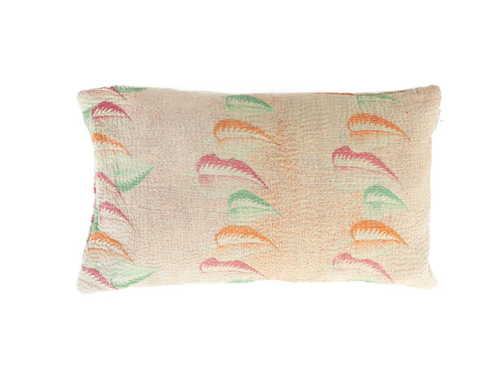 Einzigartiger Sari-Kissenbezug (30 x 50 cm) mit farbenfrohen Mustern in Grün, Altrot und Creme, ein orientalisch-bohemischer indischer Kissenbezug im Upcycling-Vintage-Stil.