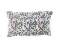 Sari-Kissenbezug 30x50 in Creme-Beige mit braun-burgunderfarbenen floralen Ornamenten und dekorativem Muster
