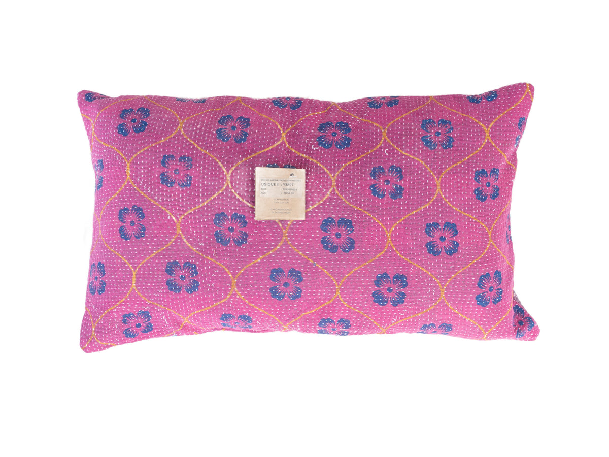 Sari-Kissenbezug 30x50 im Bohemian/Vintage-Stil mit bunten Blumen in Rosa, Lila und Marineblau, goldgelben Schlingenmustern und ethnischen Details - einzigartiges Sari-Kissen für Sari-Kissen, indische Kissenbezüge und orientalische Kissen.