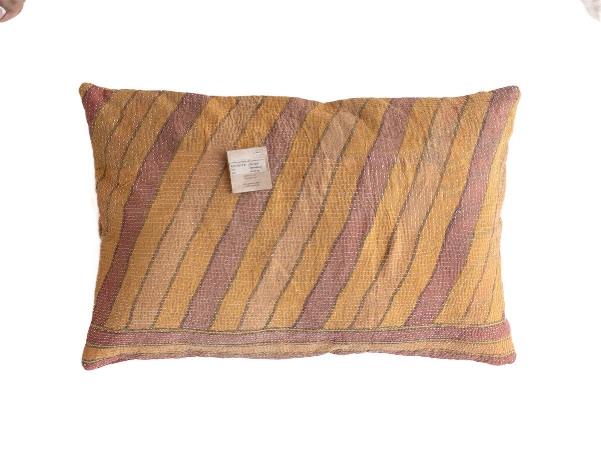 Sari-Kissenbezug 60x40 mit farbenfrohen indischen Mustern in Weiß, Rot, Grün und Blau – einzigartiges Sari-Kissen im Boho-/Bohemian-Vintage-Stil