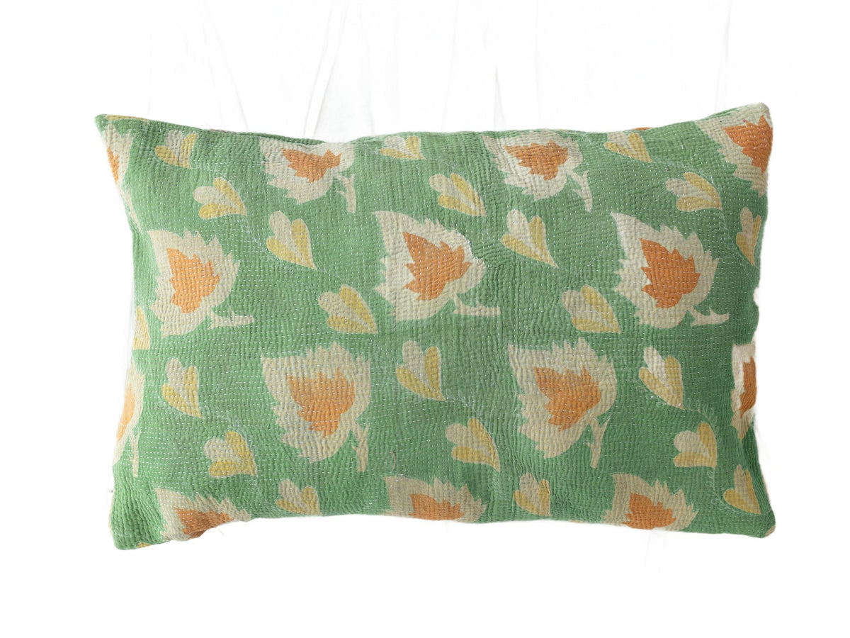 Sari-Kissenbezug 60x40 mit farbenfrohen, orientalischen Vintage-Mustern in Rosa, Lila und Gelb, Boho-Kissen im indischen Stil mit einzigartigem Upcycling-Sari-Design