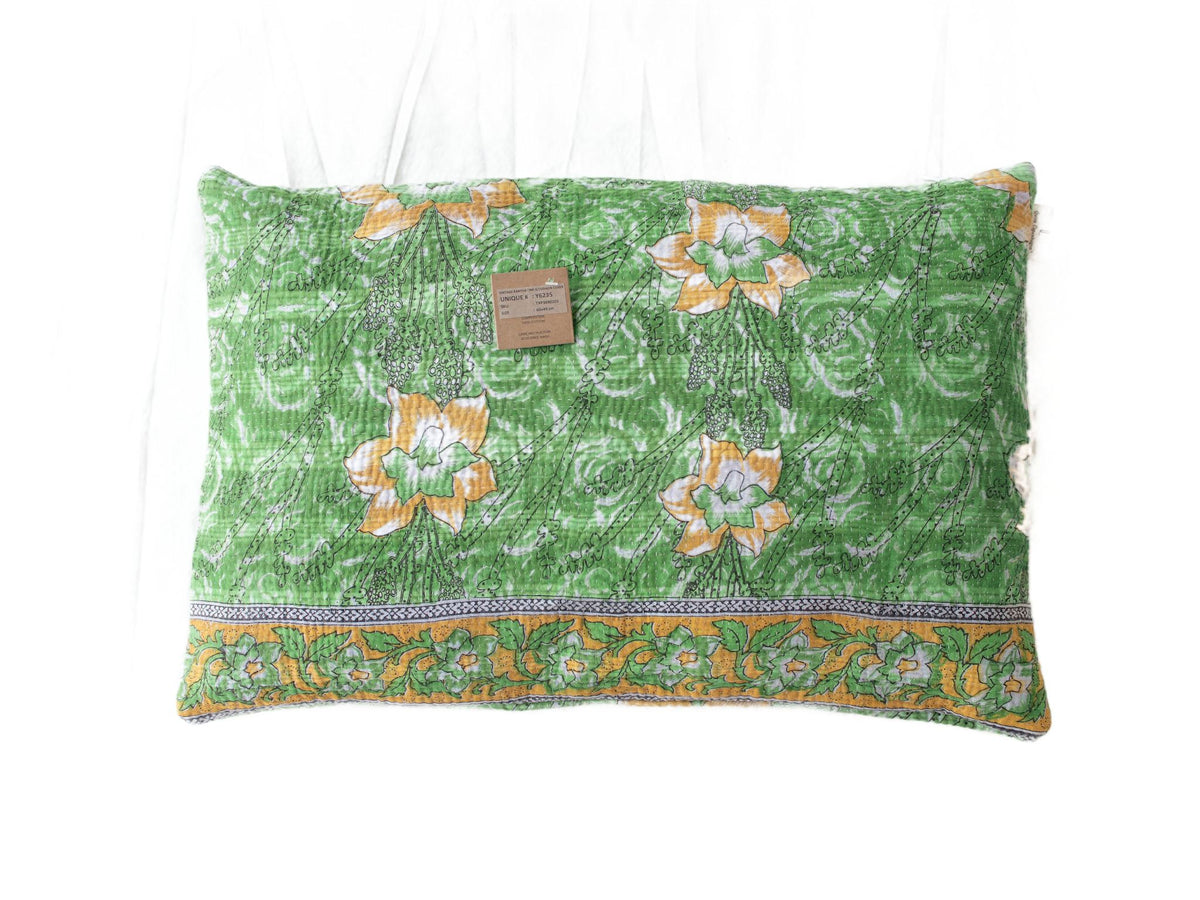 Sari-Kissenbezug 60x40 mit Vintage-orientalischem Boho-Muster in Dunkelblau/Schwarz, roten und beigen Details sowie indischen Sari-Kissenmustern, einzigartige ethnische Kissen