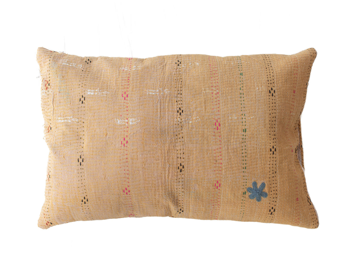 Sari-Kissenbezug 60x40 cm im Boho-Vintage-Stil, beigefarben mit farbenfrohen roten und blauen geometrischen Sternmustern (einzigartiger indischer Kissenbezug/Sari-Kissen)