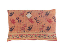 Einzigartiger Sari-Kissenbezug (60 x 40 cm) in Lila/Lavendel mit weißem Wellen-/Punktmuster, zarten rosa und orangen Details und grünem Rand – Indischer Boho-Sari-Kissenbezug im Vintage-Stil