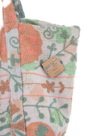 Suzani Vintage Beach dahinter