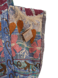 Suzani Vintage Beach dahinter