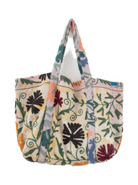 Suzani Vintage Beach dahinter