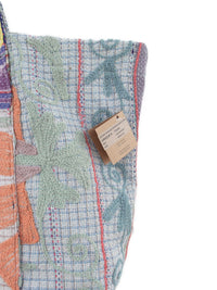 Suzani Vintage Beach dahinter