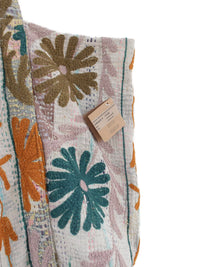 Suzani Vintage Beach dahinter