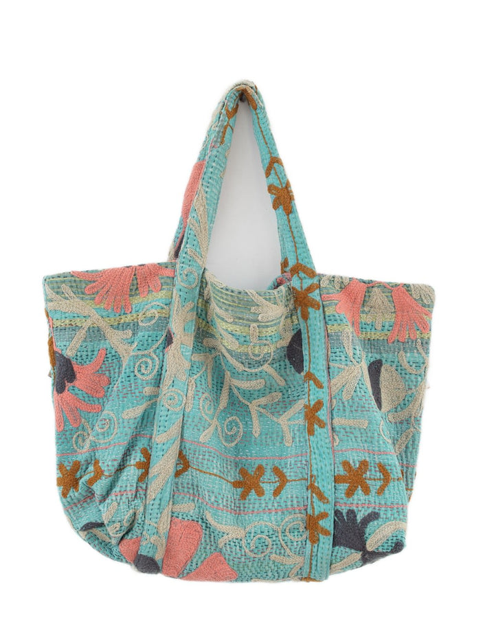 Suzani Vintage Beach dahinter