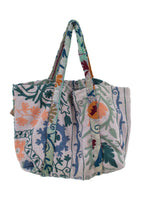 Suzani Vintage Beach dahinter