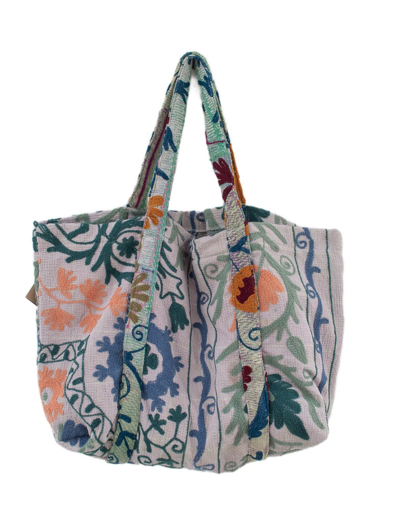 Suzani Vintage Beach dahinter