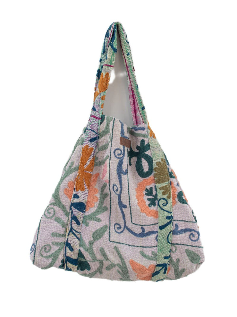 Suzani Vintage Beach dahinter