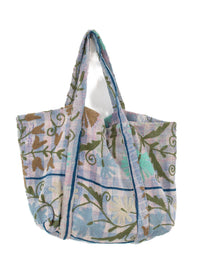 Suzani Vintage Beach dahinter