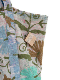 Suzani Vintage Beach dahinter