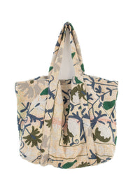 Suzani Vintage Beach dahinter