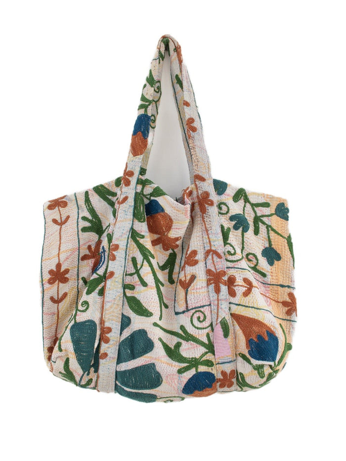 Suzani Vintage Beach dahinter