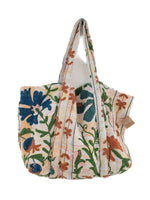 Suzani Vintage Beach dahinter