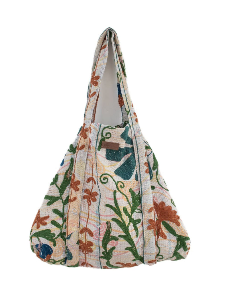 Suzani Vintage Beach dahinter