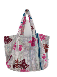 Suzani Vintage Beach dahinter