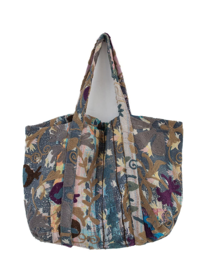 Suzani Vintage Beach dahinter