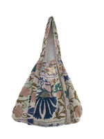Suzani Vintage Beach dahinter
