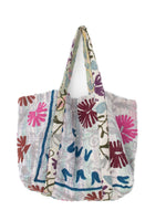 Suzani Vintage Beach dahinter