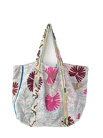 Suzani Vintage Beach dahinter