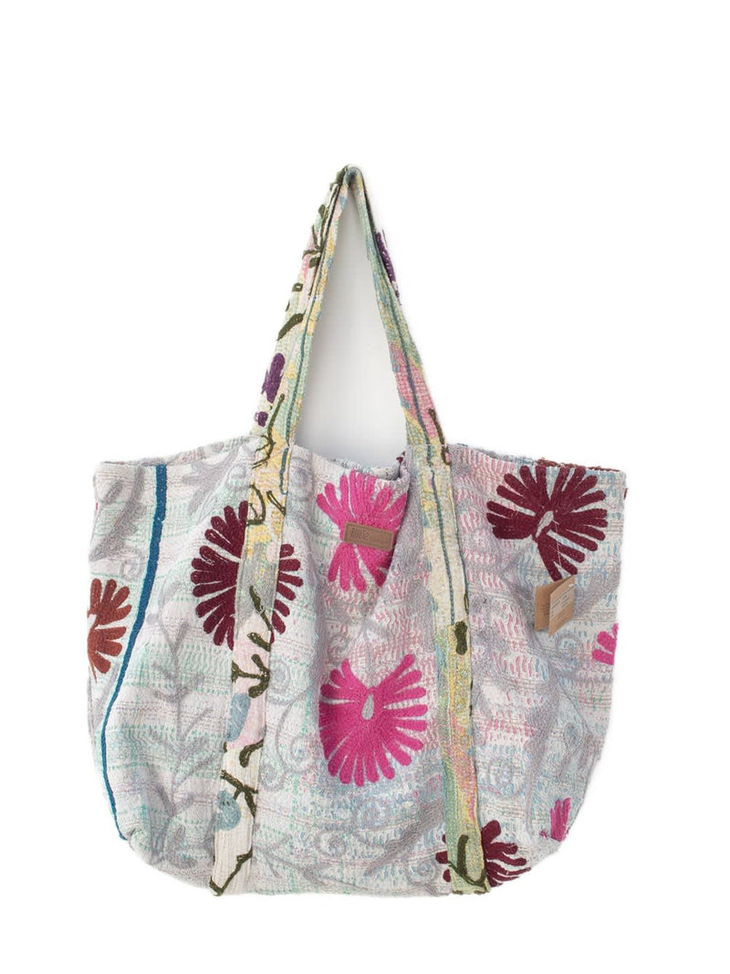 Suzani Vintage Beach dahinter