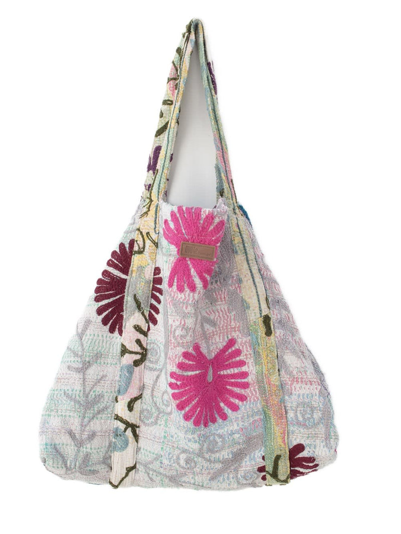 Suzani Vintage Beach dahinter