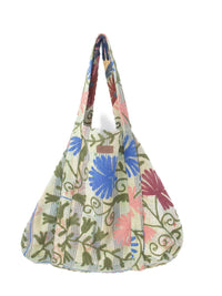 Suzani Vintage Beach dahinter