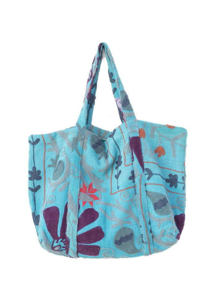 Suzani Vintage Beach dahinter