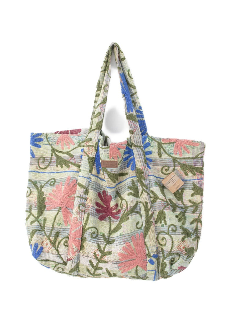 Suzani Vintage Beach dahinter
