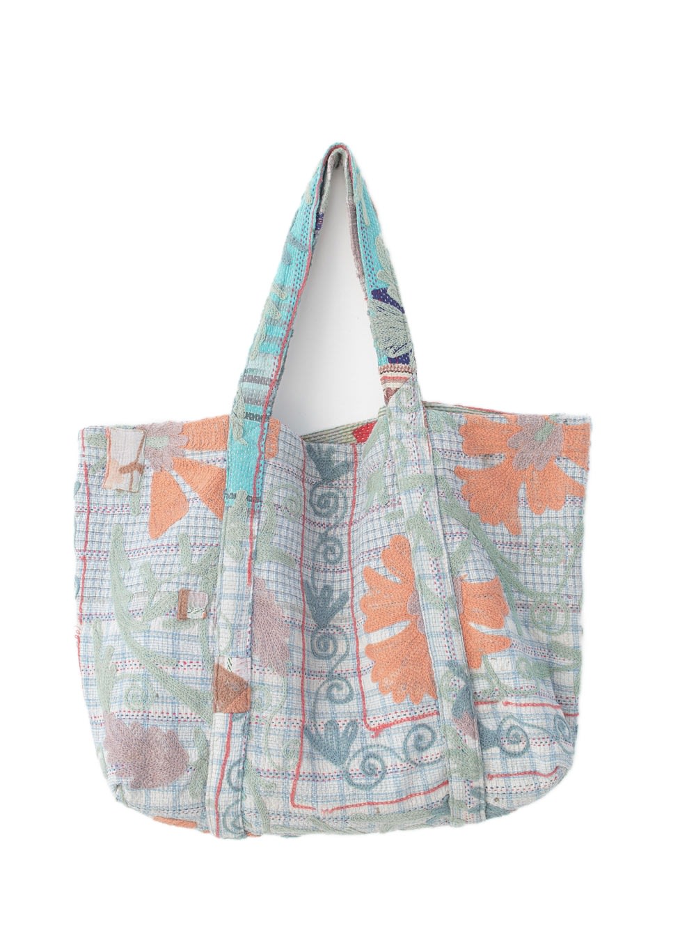 Suzani Vintage Beach dahinter