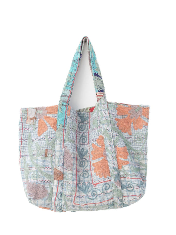 Suzani Vintage Beach dahinter