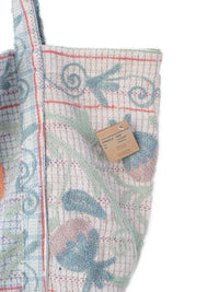 Suzani Vintage Beach dahinter