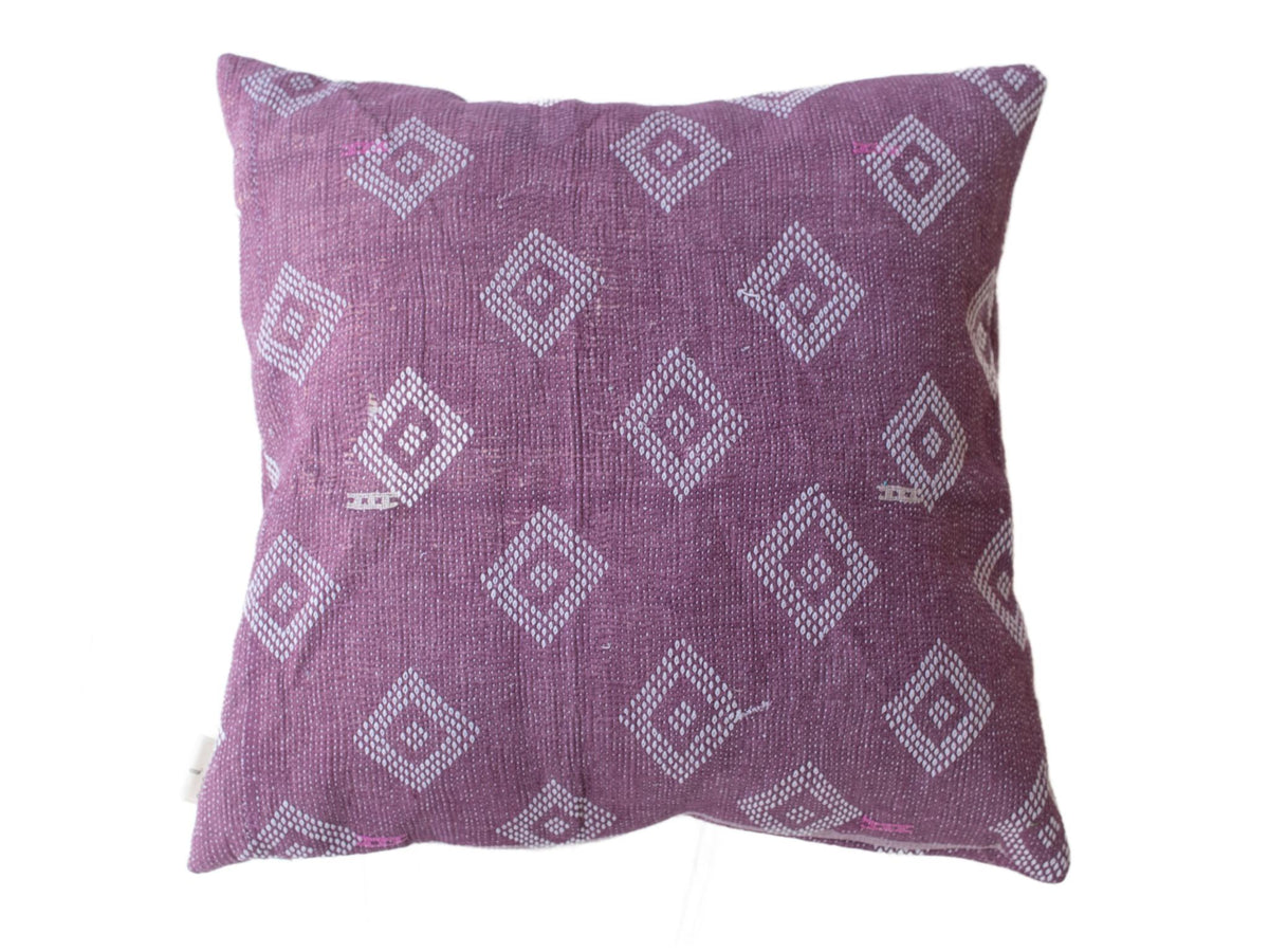 Lila Sari-Kissenbezug 50x50 mit weißen, bohemischen Mustern und Rautenmuster - Indisches Vintage-Sari-Kissen im farbenfrohen Ethno-Stil