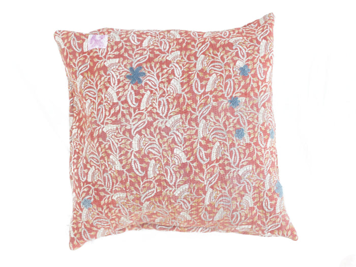 Sari-Kissenbezug 50x50 in Rosa mit weißem orientalischem Muster und blauen Blumenapplikationen - Vintage Boho indisches Kissen (Sari-Kissen)