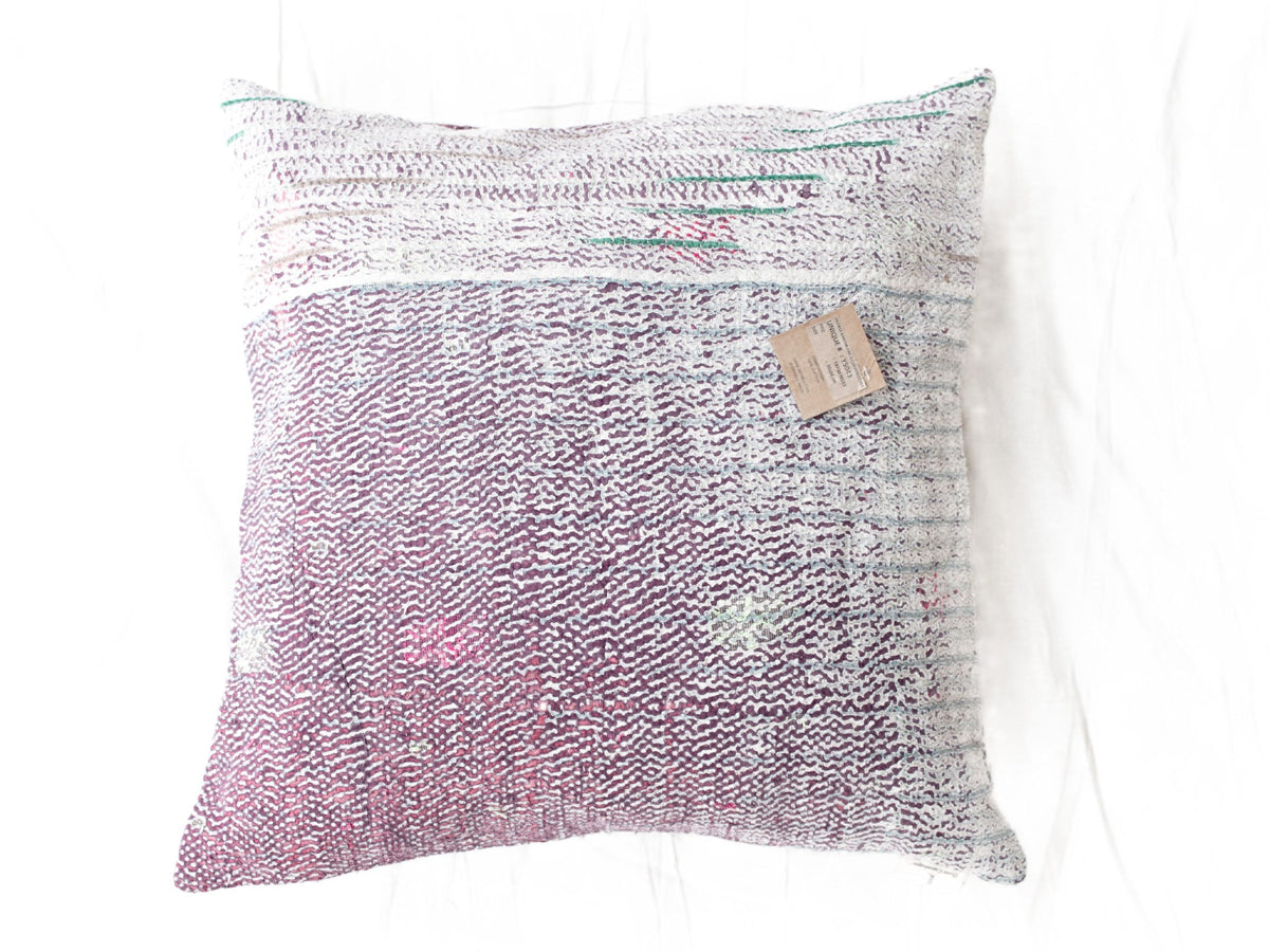 Sari-Kissenbezug 50x50 in Lila, Weiß und Grau mit grünen Streifen und Wellenmuster - einzigartiges indisches Boho-/Vintage-Sari-Kissen für Sofa und Bett (Upcycling)