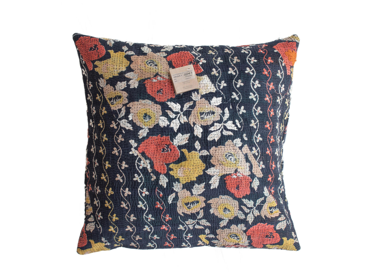 50x50 Sari-Kissenbezug in Dunkelblau/Schwarz mit bunten Blumen und orientalischen Mustern in Rot, Gelb und Creme - einzigartiges Sari-Kissen im Bohème-Stil
