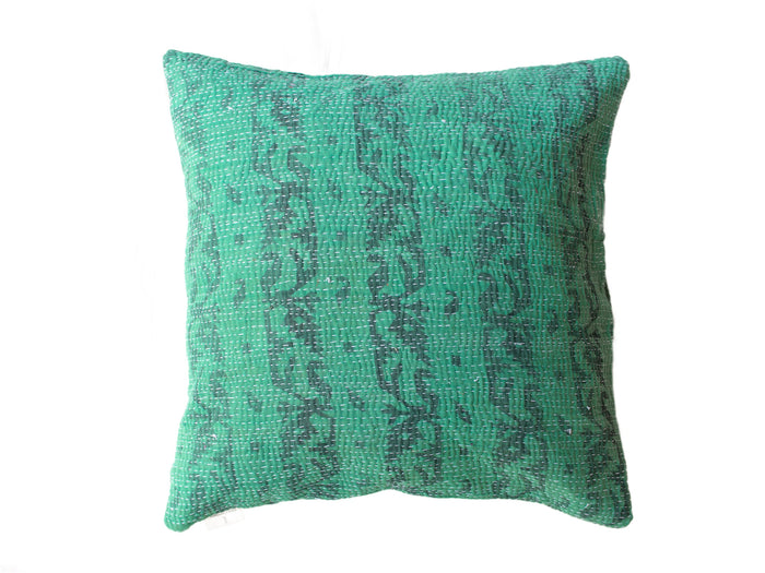 Grüner Sari-Kissenbezug (50x50 cm) mit farbenfrohen, im Bohème-Stil gehaltenen Mustern und weiß-schwarzen Karos, einzigartige indische Dekoration für Sari-Kissen und orientalische Kissen